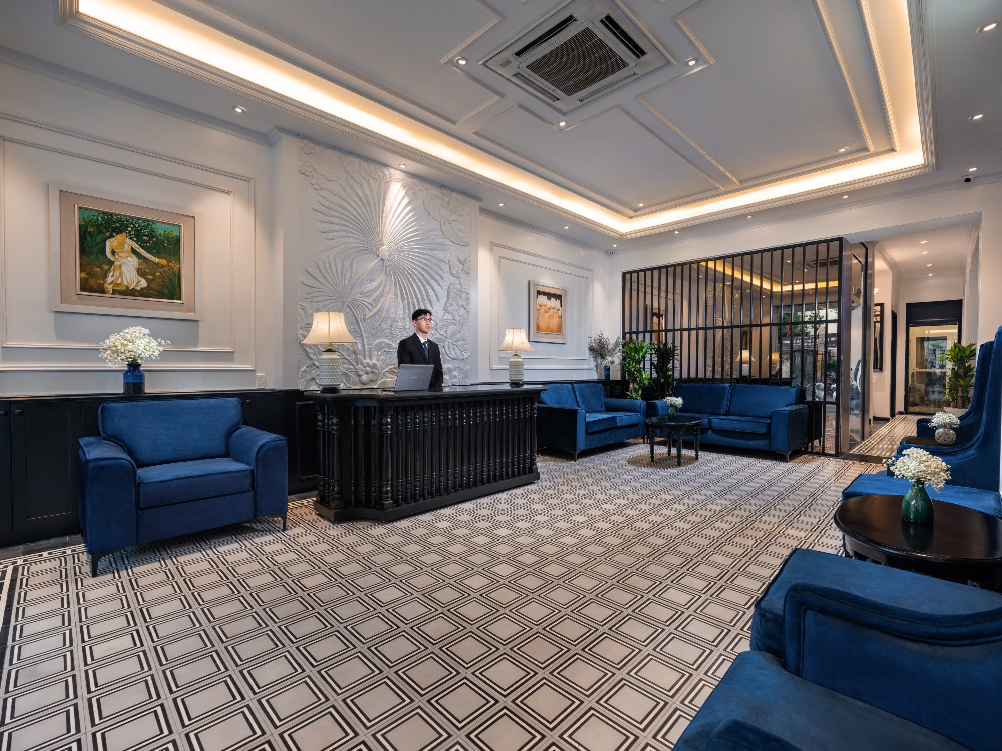 A luxury retreat
in the bustling Old Quarter